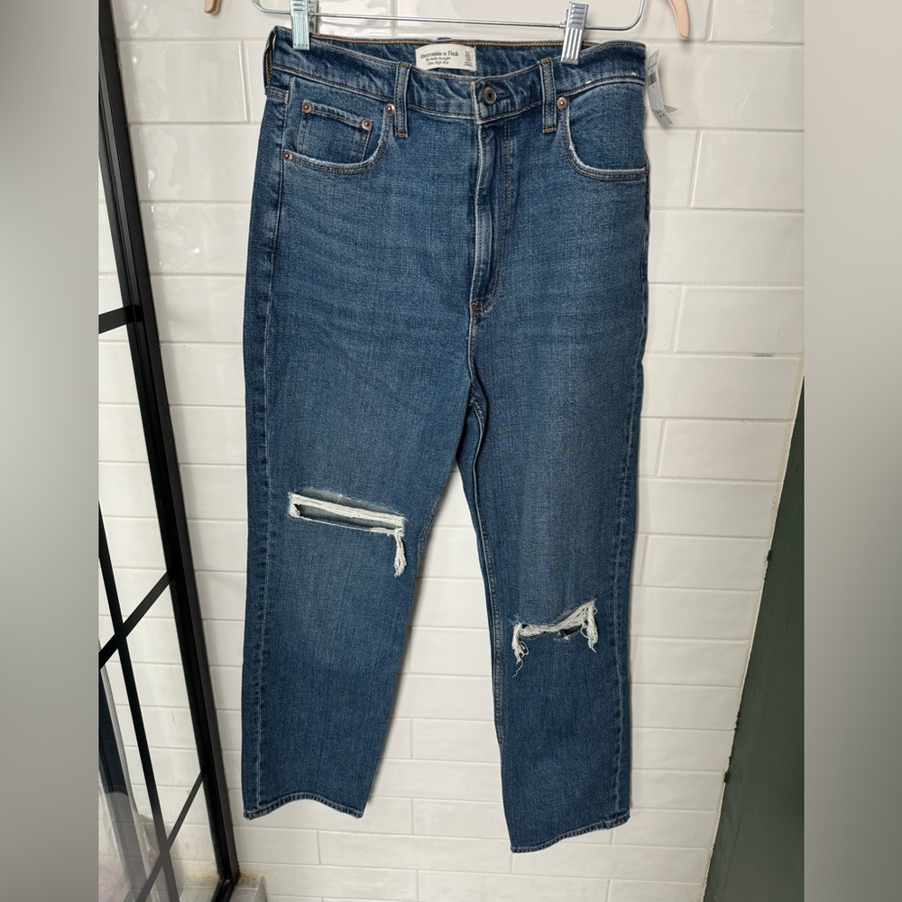 Abercrombie and fitch ultra high rise denim. Cute and comfy on. Some stretch